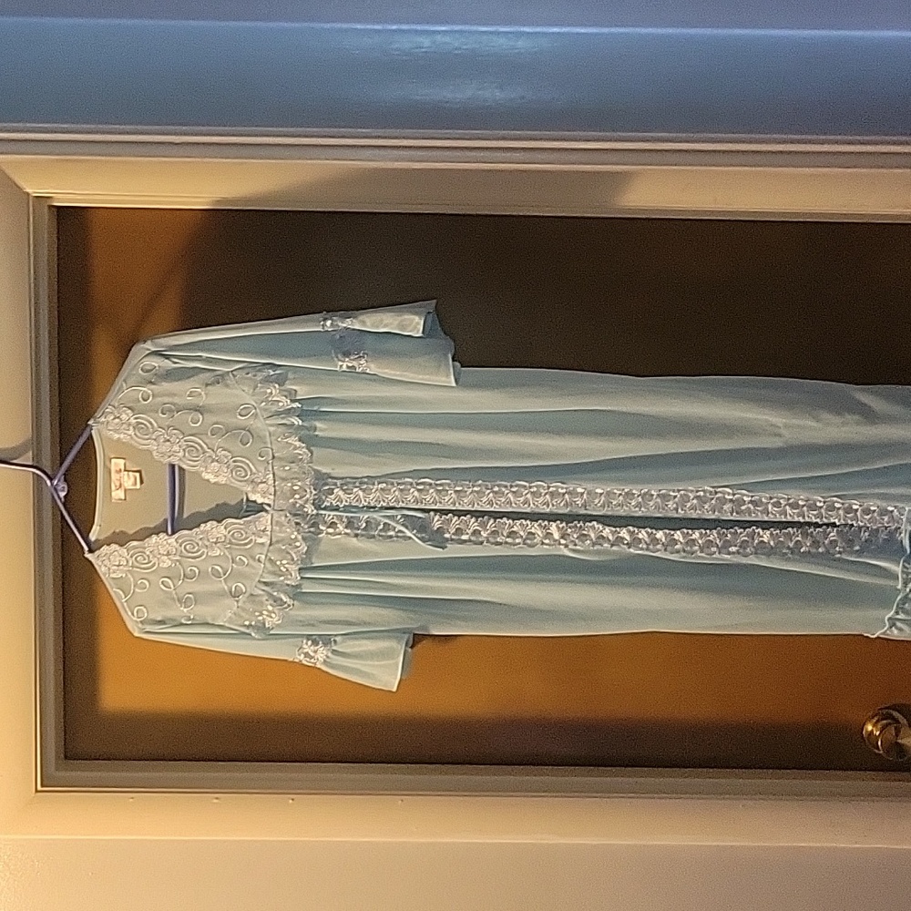 Intimate cover up/robe